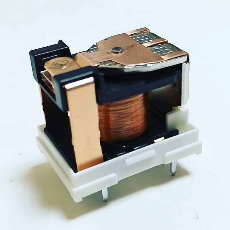 Omron relay with removed outer case